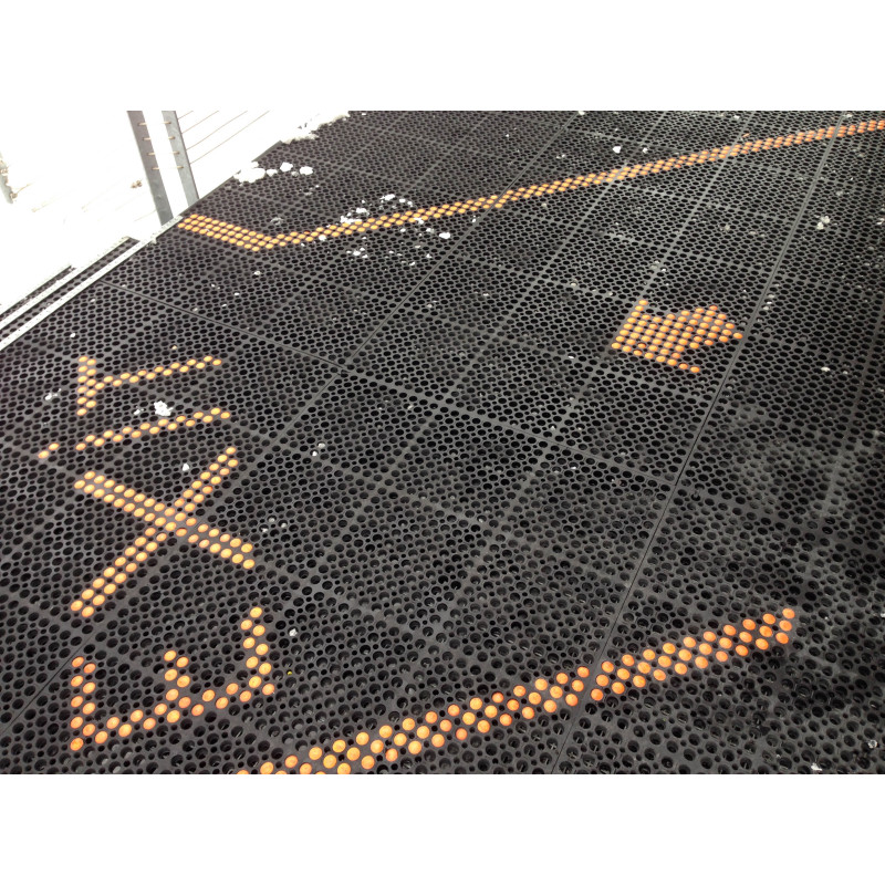 YELLOW RUBBER BRUSH M26